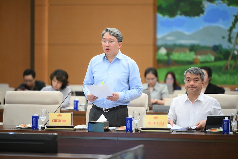 Bộ trưởng Bộ Tư pháp báo cáo về cơ chế xử lý khó khăn, vướng mắc do quy định pháp luật